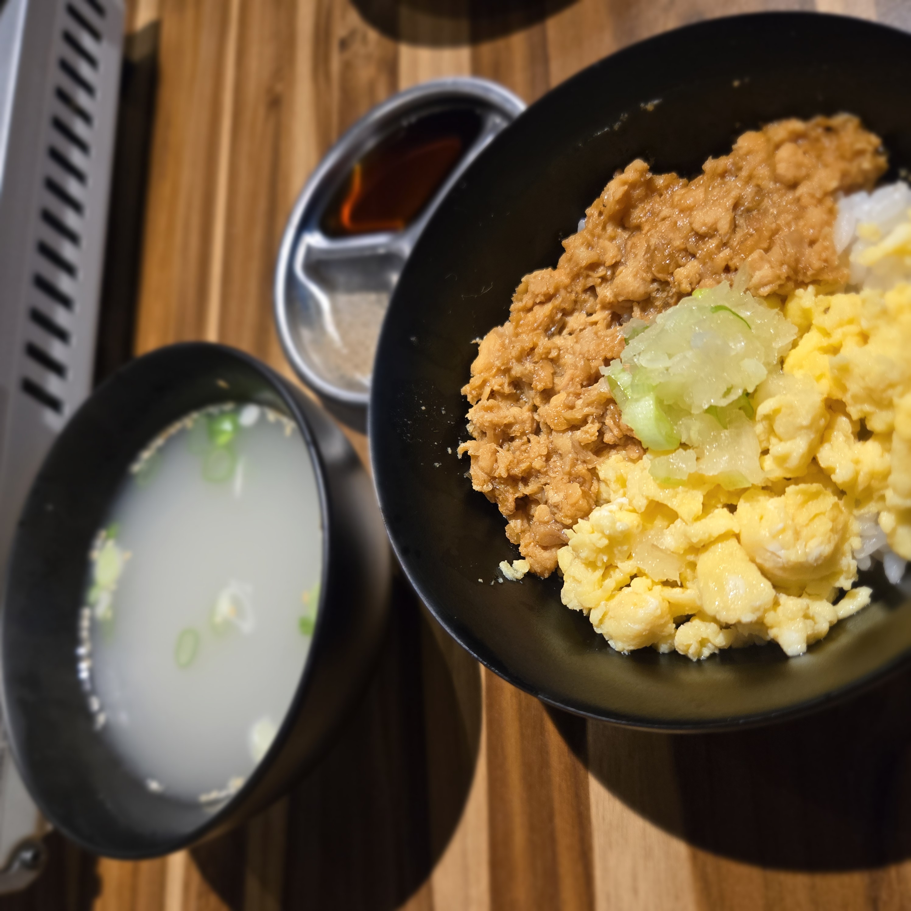 只要10元的雞肉飯雞肉蔥湯